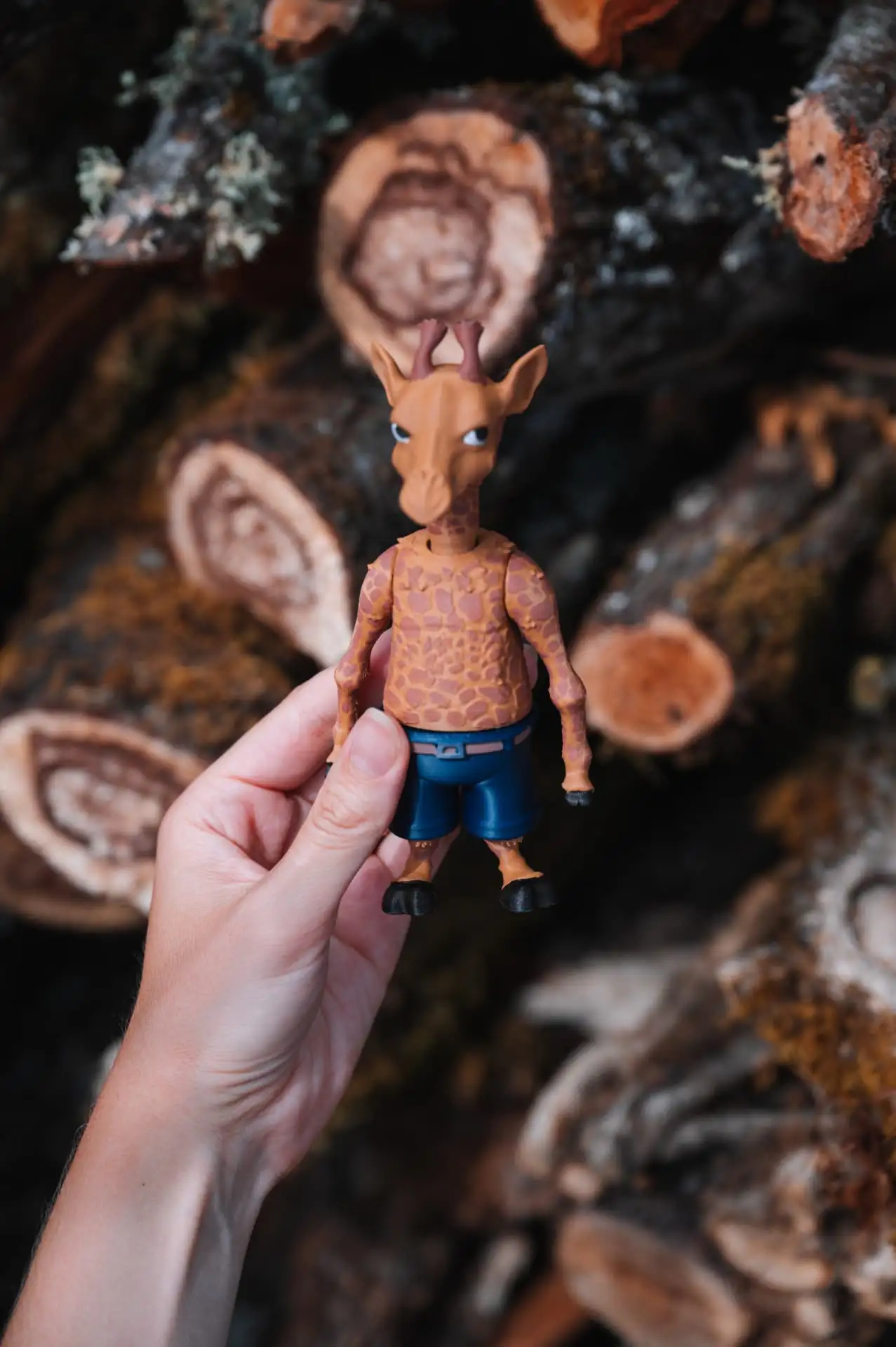 Figurine Blenddies girafe tenue a la main
