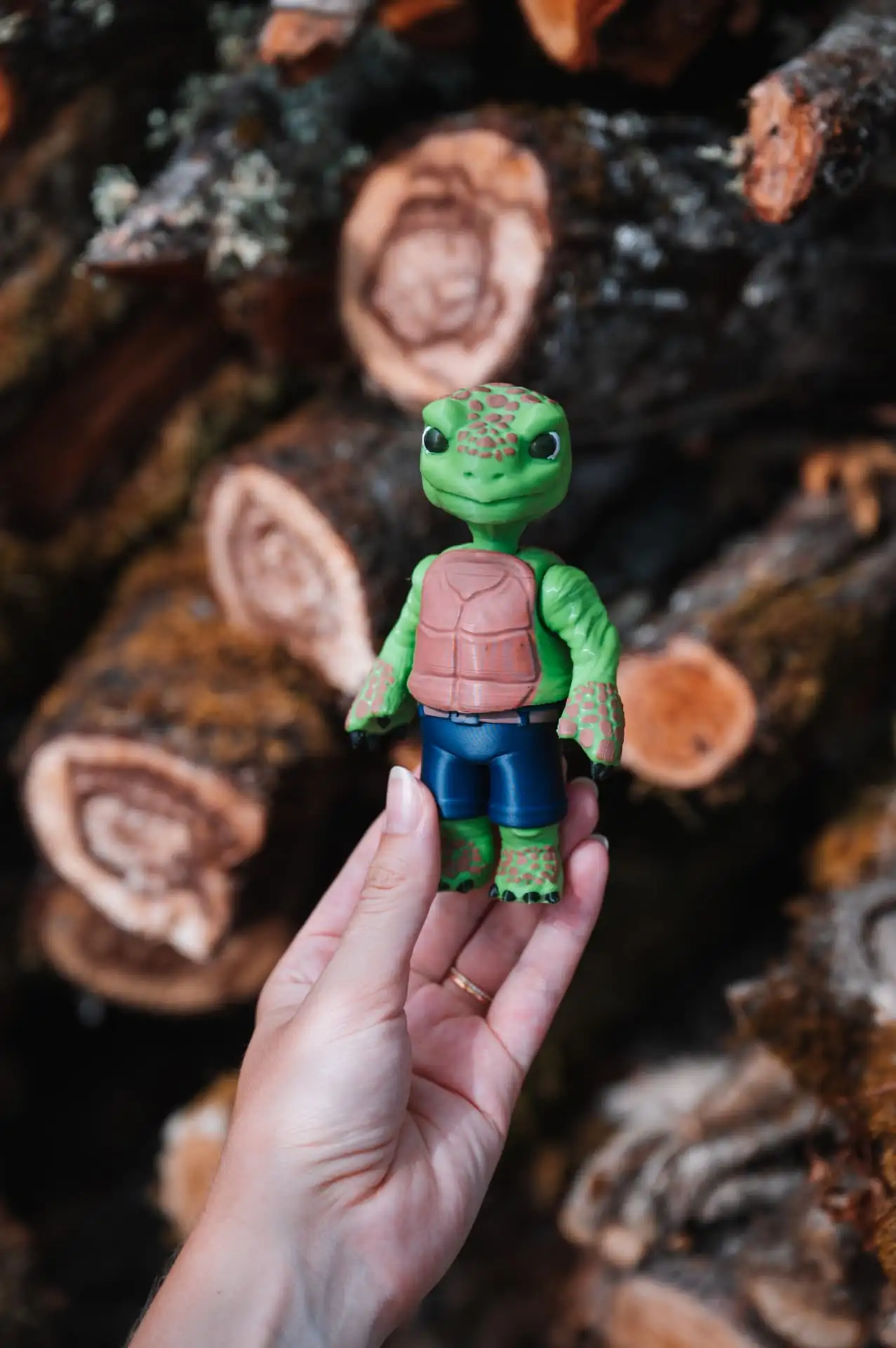 Figurine Blenddies tortue tenue a la main